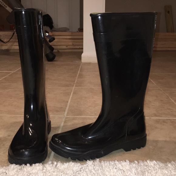 fuzzy rain boots